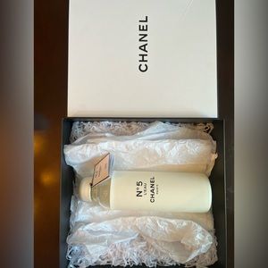 Authentic / New CHANEL LE No5 L'eau Glass Water Bottle